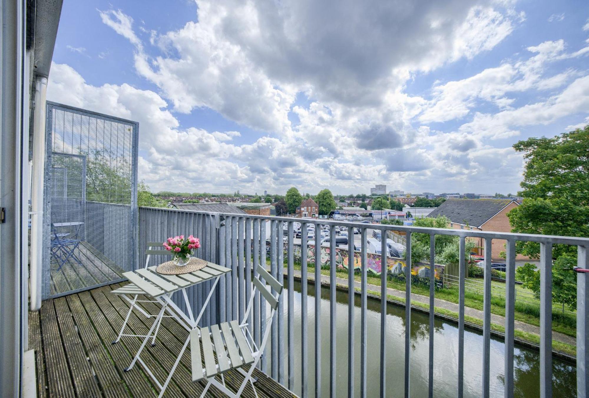 Coventry Large 4-Bed Townhouse By Empower Homes Eksteriør bilde