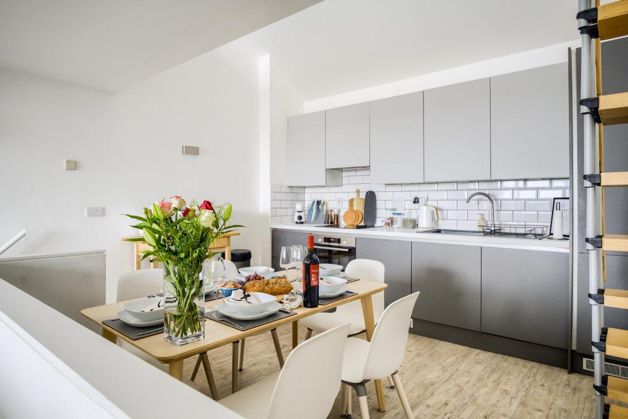 Coventry Large 4-Bed Townhouse By Empower Homes Eksteriør bilde